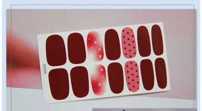 Sticker dán móng tay ra đời như một "cứu tinh" cho các nàng thích làm móng. (ảnh: Internet)