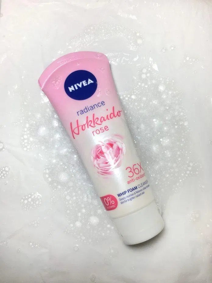 Sữa rửa mặt NIVEA Hokkaido Rose. (Ảnh: BlogAnChoi) Sữa rửa mặt NIVEA Hokkaido Rose. (Ảnh: BlogAnChoi)