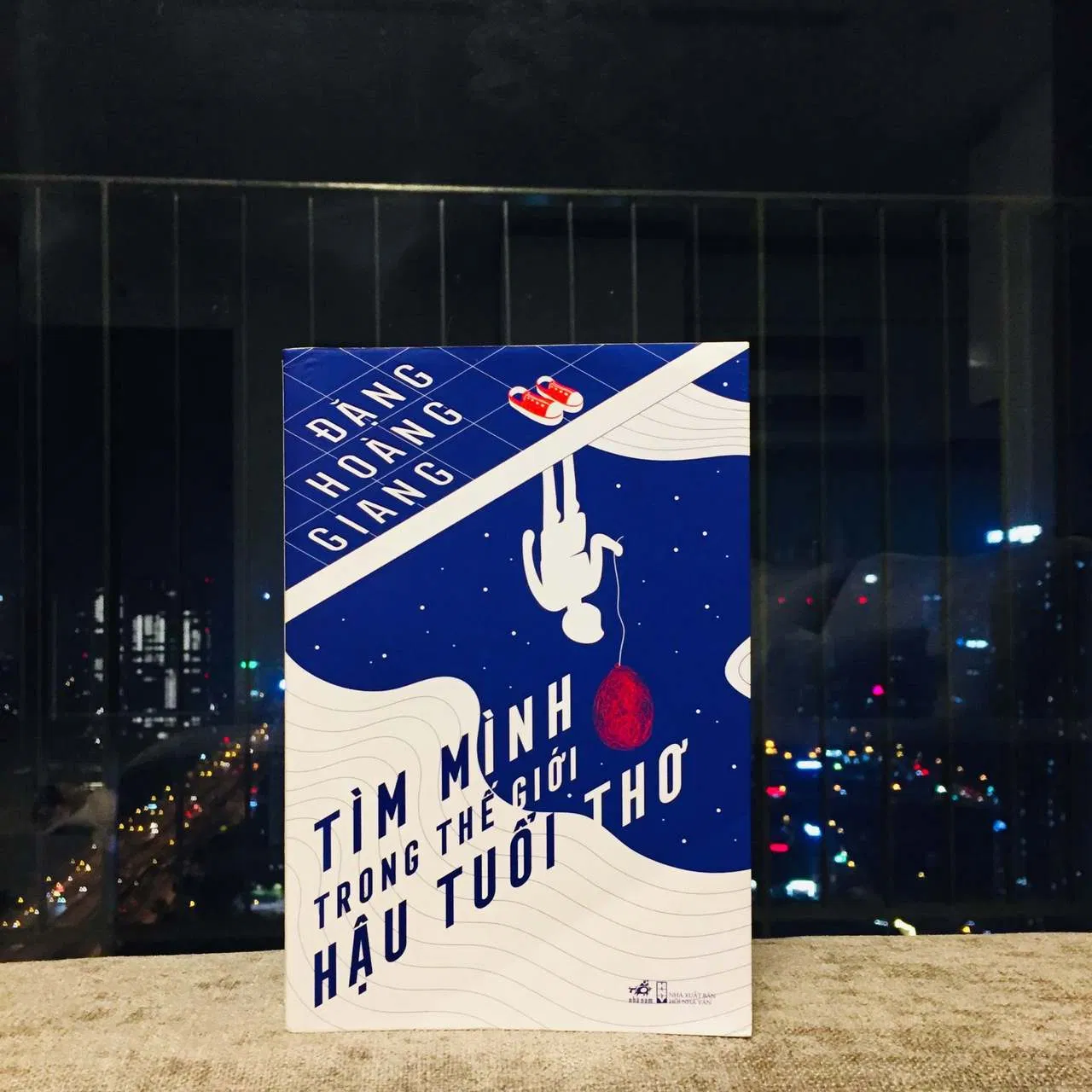 Tìm Mình Trong Thế Giới Hậu tuổi Thơ