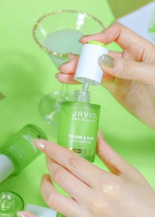 Tinh chất Young and Rich Cica Ampoule được chiết xuất từ mầm non thực vật giúp phục hồi da nhạy cảm tinh chất phục hồi da