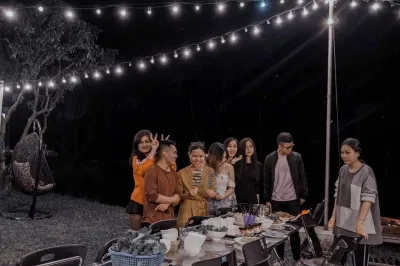 Du khách tổ chức tiệc BBQ Du khách tổ chức tiệc BBQ
