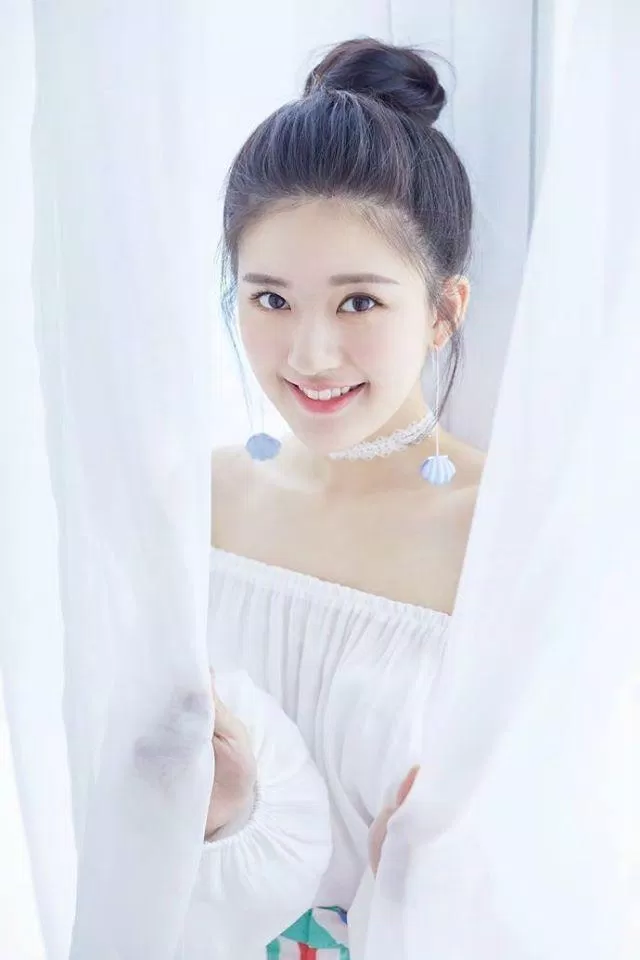Triệu Lộ Tư được yêu mến bởi vẻ đẹp tinh nghịch, trong trẻo và đáng yêu. (Ảnh: Internet)