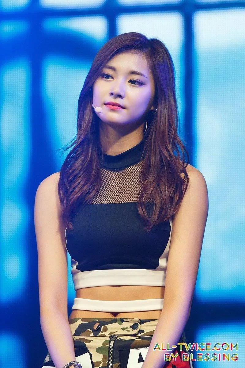 Mái tóc của Tzuyu thời Like OOH-AHH