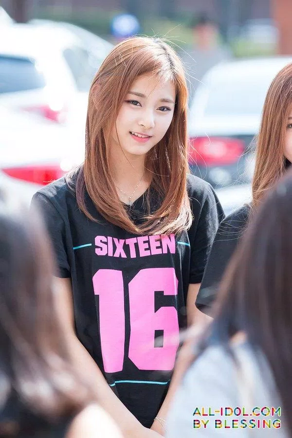 Kiểu tóc của Tzuyu khi tham gia show "sống còn" Sixteen