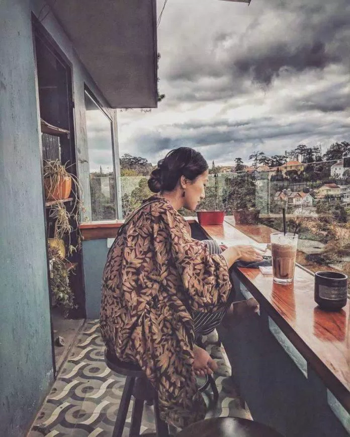 Không gian ban công ở Up coffee Không gian ban công ở Up coffee (Nguồn: Internet)