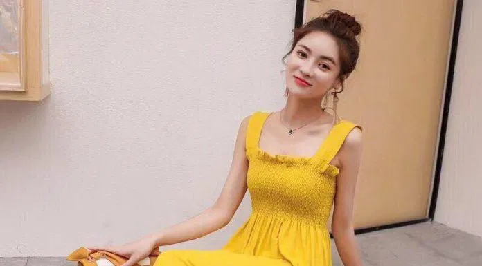 Váy hai dây! Kiểu váy cực xinh mà các nàng phải có trong mùa hè này.(Ảnh: Internet) Váy hai dây! Kiểu váy cực xinh mà các nàng phải có trong mùa hè này.(Ảnh: Internet)