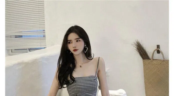 Váy hai dây caro cực xinh dành cho các nàng trong những buổi hẹn hò. (Ảnh: Internet) Váy hai dây caro cực xinh dành cho các nàng trong những buổi hẹn hò. (Ảnh: Internet)