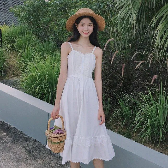 Váy hai dây dáng xòe quai mảnh cực kỳ dễ thương. (Ảnh: Internet) Váy hai dây dáng xòe quai mảnh cực kỳ dễ thương. (Ảnh: Internet)