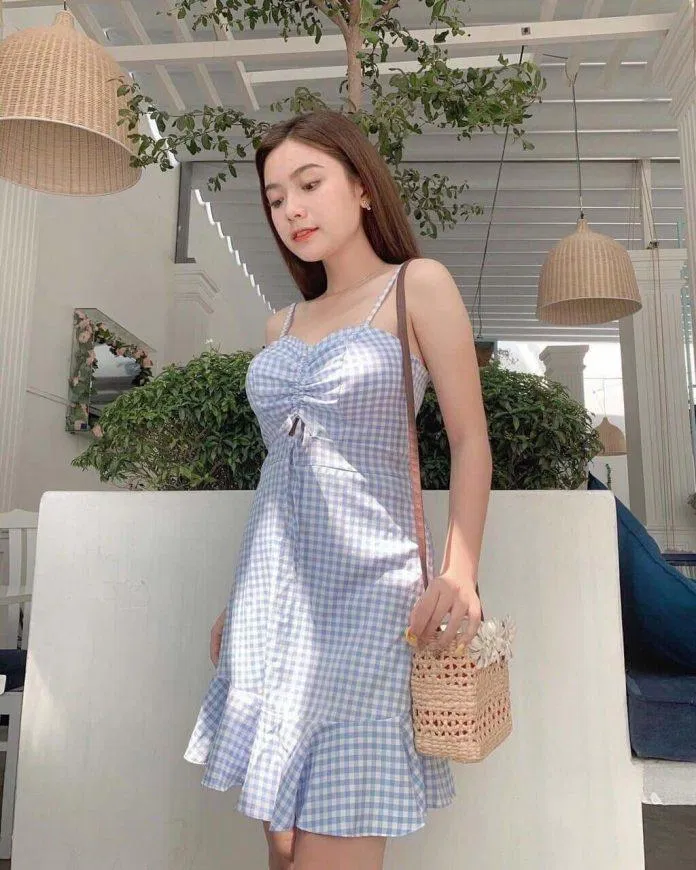 Váy hai dây! Kiểu váy cực xinh mà các nàng phải có trong mùa hè này.(Ảnh: Internet)