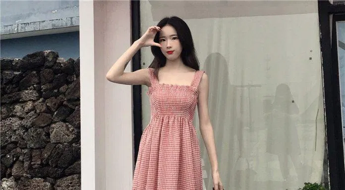 Váy hai dây! Kiểu váy cực xinh mà các nàng phải có trong mùa hè này.(Ảnh: Internet) Váy hai dây! Kiểu váy cực xinh mà các nàng phải có trong mùa hè này.(Ảnh: Internet)