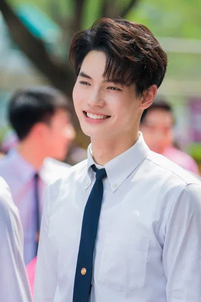 Anh chàng Win Metawin mang vẻ điển trai, hiền lành và nụ cười đốn tim fan nữ (Ảnh: Internet) Anh chàng Win Metawin mang vẻ điển trai, hiền lành và nụ cười đốn tim fan nữ (Ảnh: Internet)