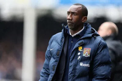 Jimmy Floyd Hasselbaink tham gia công tác huấn luyện sau khi giải nghệ. Ảnh: Internet.