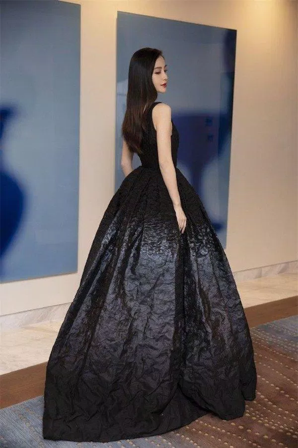 Bộ Haute Couture lộngg lẫy này được Baby diện tại LHP Busan (Nguồn: Internet)