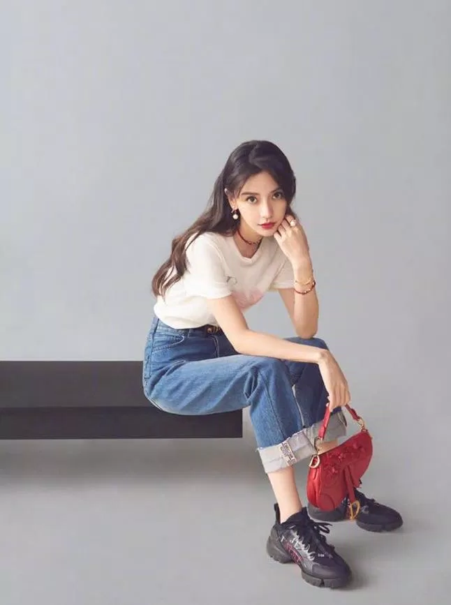 Từ đầu đến chân của Angelababy luôn đến từ Dior (Nguồn: Internet)