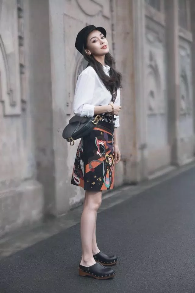 Style đời thường của Miss Dior vẫn vô cùng thời trang (Nguồn: Internet)