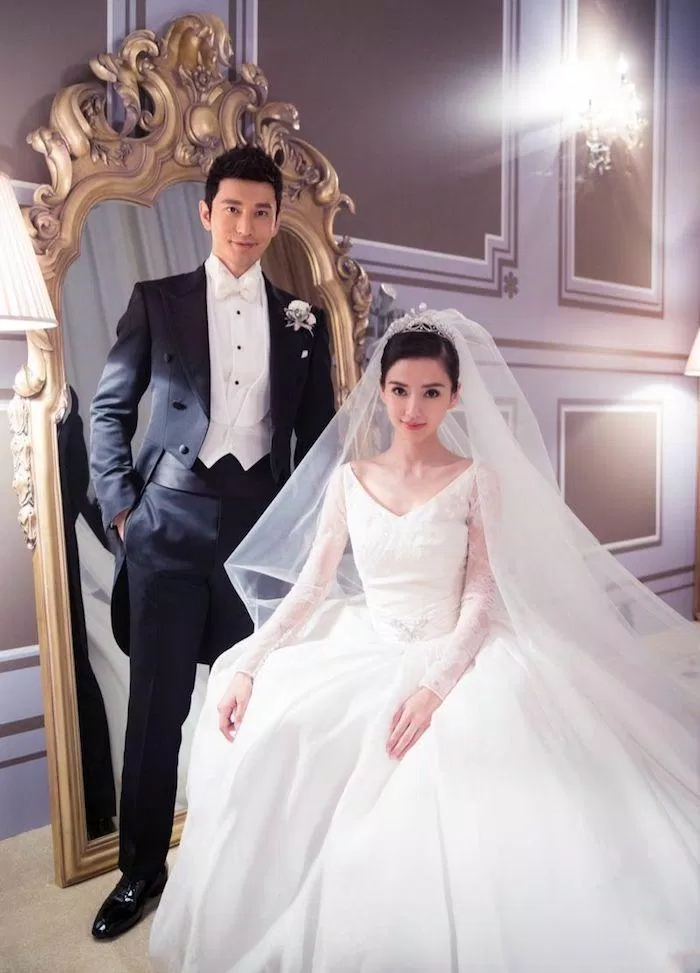 Huỳnh Hiểu Minh và Angelababy trong "đám cưới thế kỉ" (Nguồn: Internet) Huỳnh Hiểu Minh và Angelababy trong "đám cưới thế kỉ" (Nguồn: Internet)