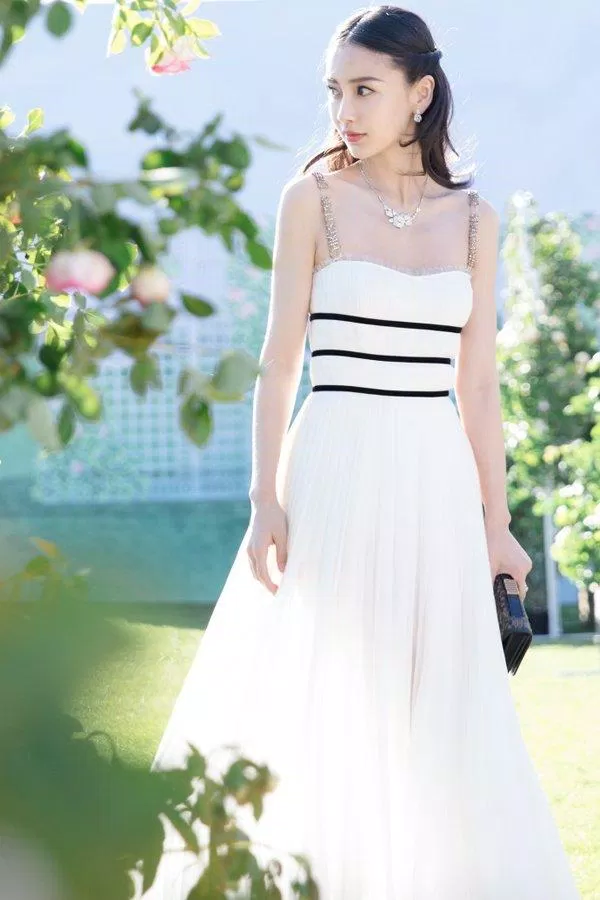 Angelababy tại tuần lễ thời trang Paris 2017 (Nguồn: Internet)