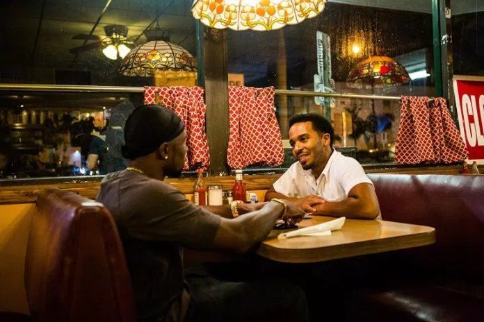Andre Holland và Trevante Rhodes trong phim Moonlight (Ảnh: David Bornfriend/A24)