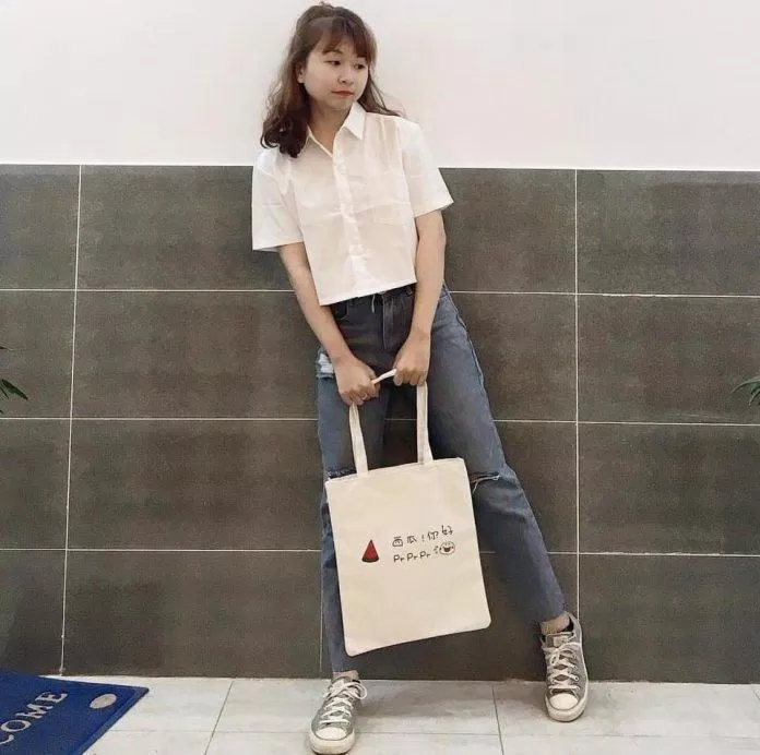 Áo crop top sơ mi có thể phối cùng quần jean cạp cao (ảnh: Internet)