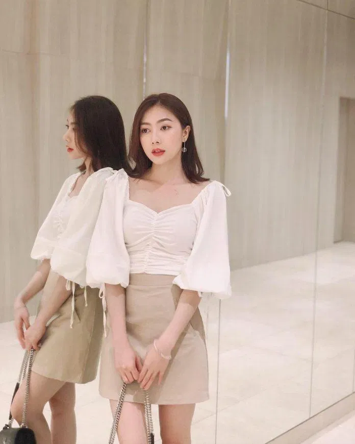 Áo crop top nhún ngực đơn sắc (ảnh: Internet)