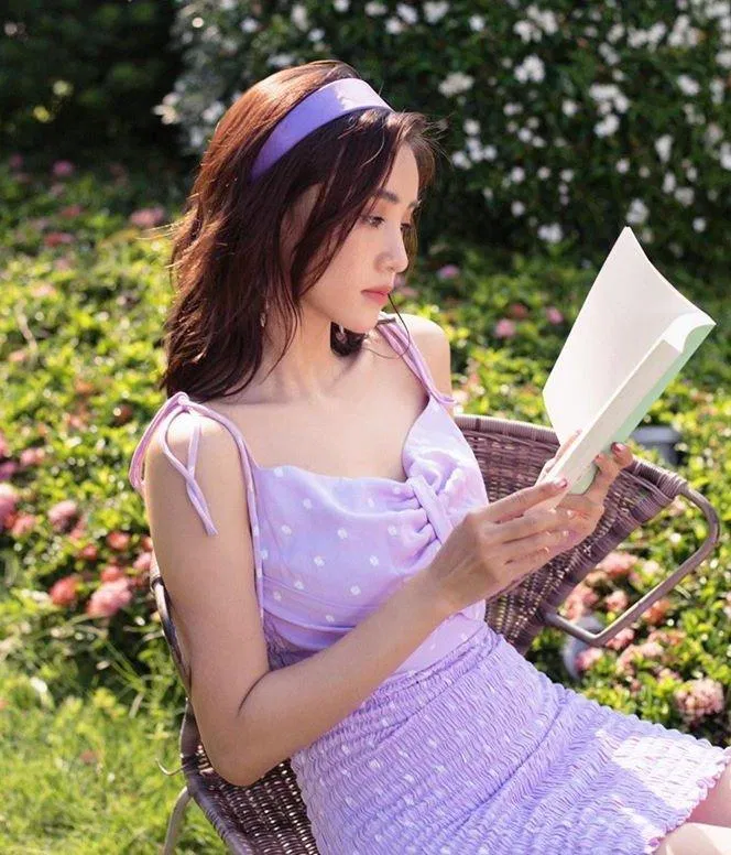 Xinh như nàng thơ với băng đô tím bảng to (Nguồn: Internet)