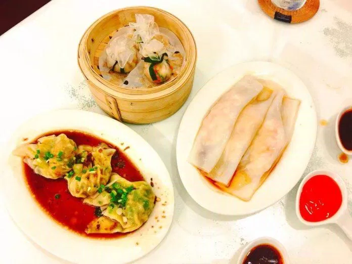 Cách chế biến món ăn và trang trí chuẩn phong cách người Hoa . (Nguồn: Facebook Kowloon Bingsutt)