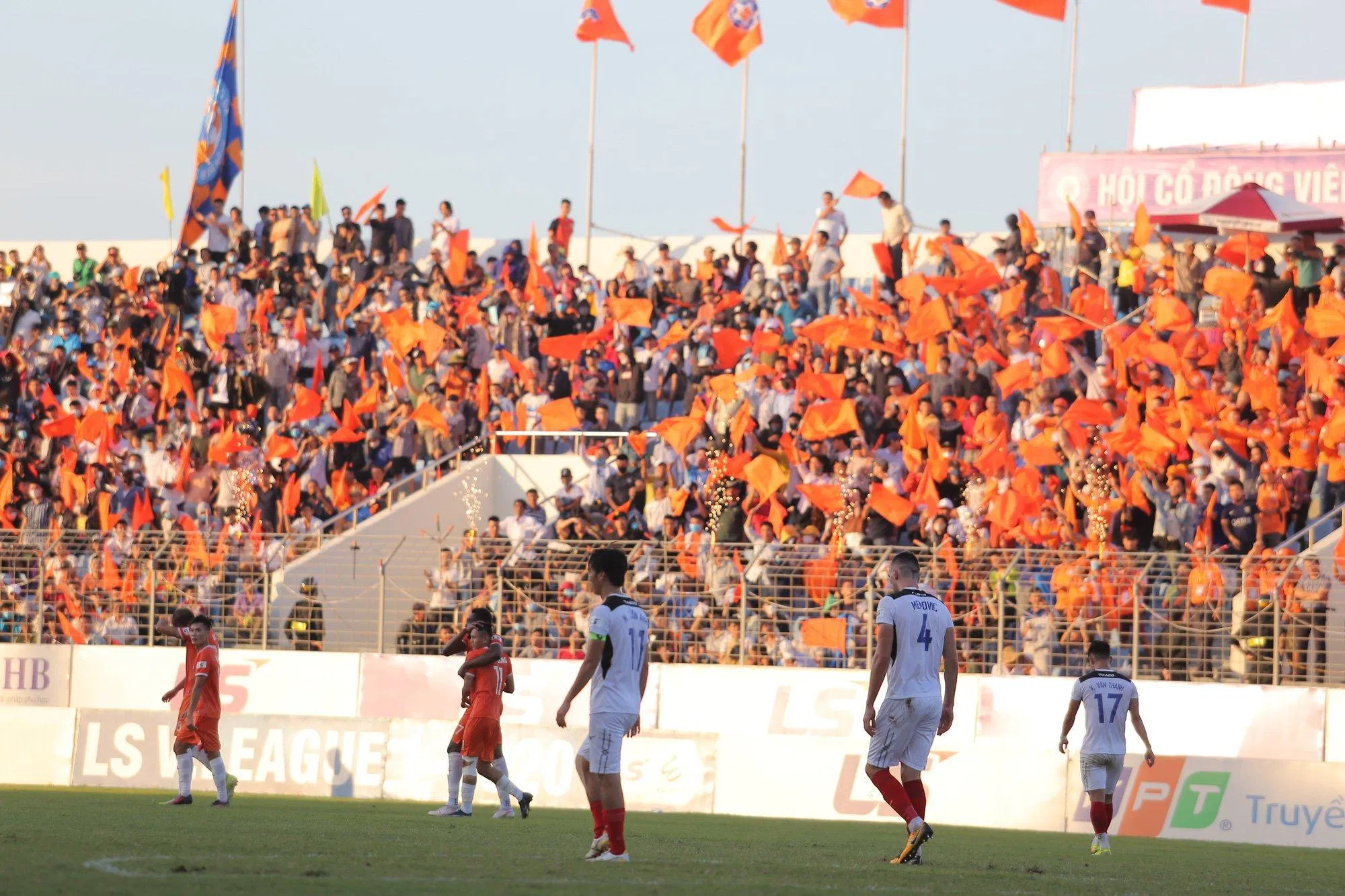 CĐV SHB Đà Nẵng tưng bừng trong trận tiếp đón HAGL. Ảnh: Internet