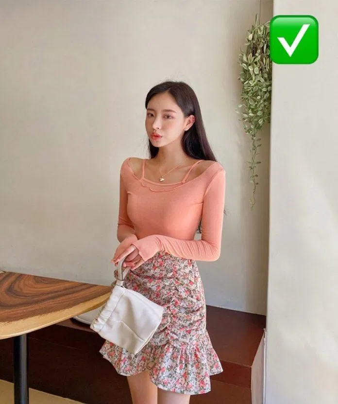 Chân váy đuôi cá ngắn họa tiết hoa nhí đang rất được yêu thích (ảnh: internet)