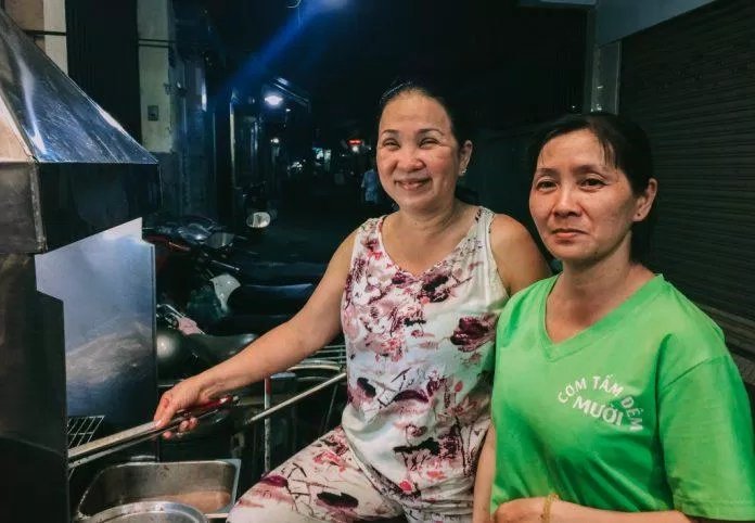 Cô mười chủ quán cho biết,các nguyên liệu ở đây cô chọn lọc rất kỹ lưỡng và sạch sẽ (Nguồn: Internet)