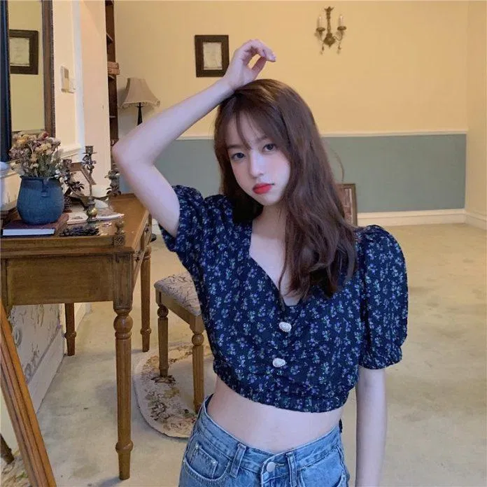 Những chiếc Croptop sơ mi gần đây cũng đang được rất nhiều người ưa chuộng