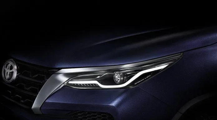 Cụm đèn Toyota Fortuner 2021 bản tiêu chuẩn