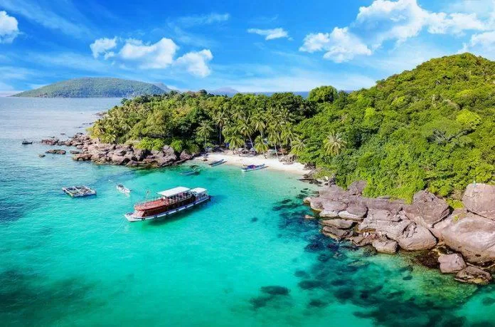 Xanh tươi là vậy, nhưng Côn Đảo là di tích lịch sử gắn liền với quá khứ đau thương của dân tộc. (Nguồn: Internet)