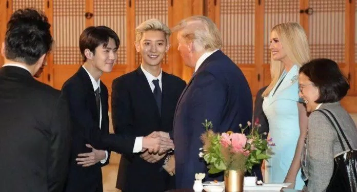 EXO trong lần gặp gỡ Tổng thống Mỹ Donald Trump (ảnh : internet)