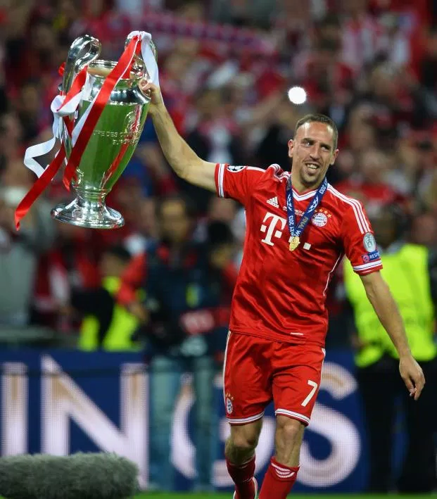 Ribery với chiếc cúp tai voi (Ảnh: Internet)