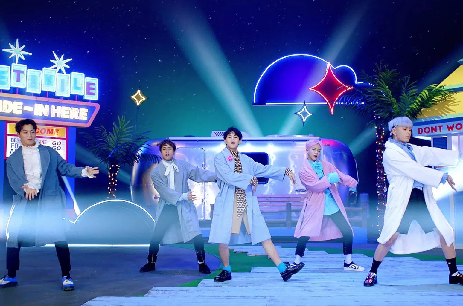 Ca khúc “Plz don’t be sad” của Highlight giúp bạn vui trở lại. (Nguồn: Internet)