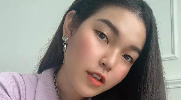 Hot girl Huỳnh Nhi tự tin và háo hức "khoe" thành quả làn da khoẻ đẹp và sạch mụn sau 14 ngày tham gia thử thách. (Nguồn: Internet)