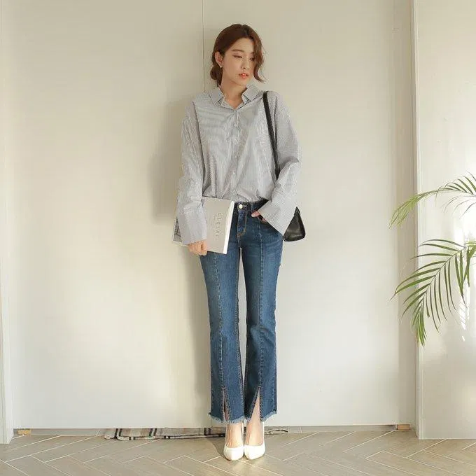 Thanh lịch với cách phối jeans ống loe cùng sơmi