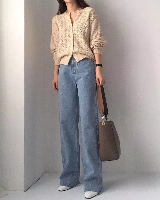 Quần ống suông kết hợp với cardigan thanh lịch
