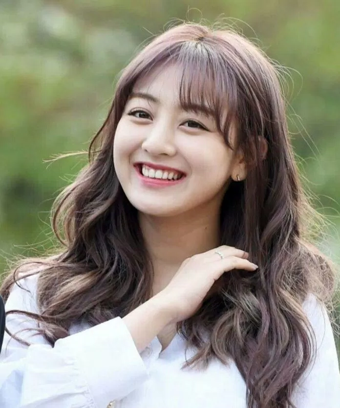 Nữ thần tượng Jihyo đảm nhận vai trò hát chính trong nhóm TWICE.  (Nguồn: Internet)