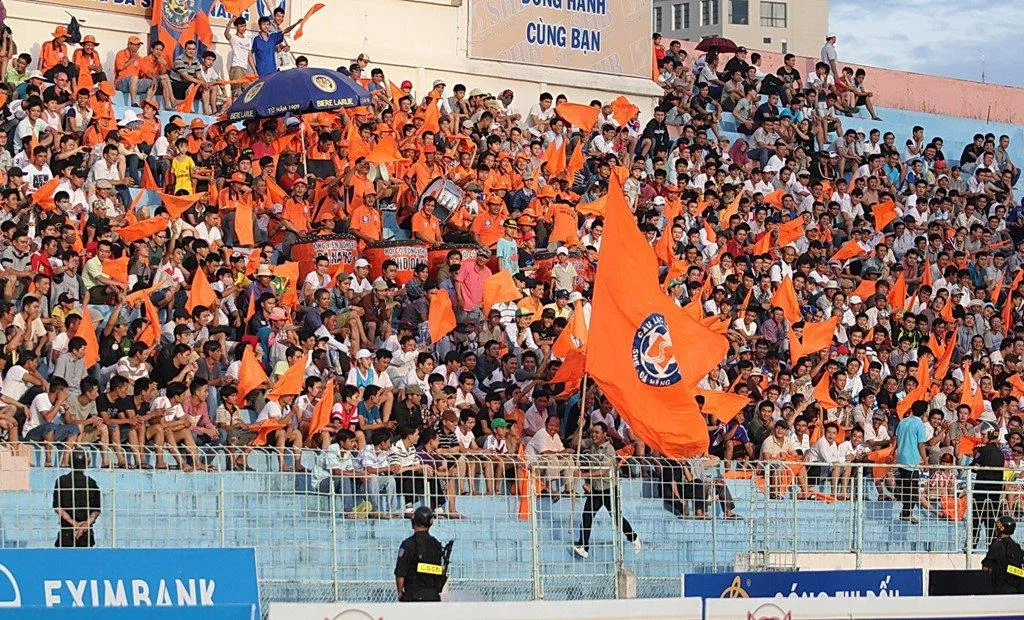 Khán đài SVĐ Chi Lăng ngày ấy. Ảnh: Internet.