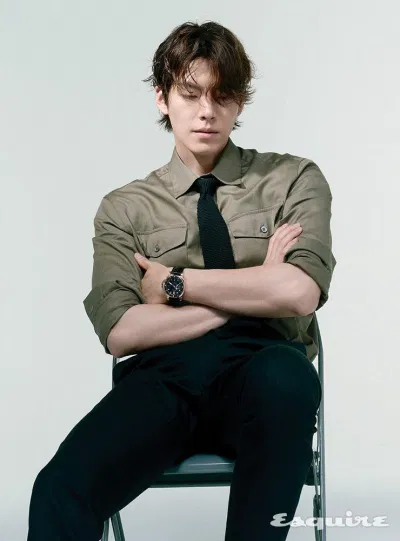 Kim Woo Bin với sức hút mạnh mẽ trong chiếc áo sơ mi (Nguồn: Internet).