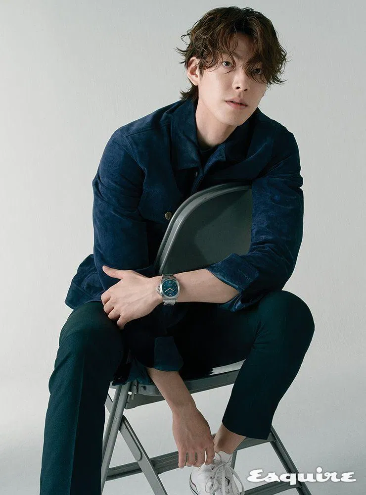 Kim Woo Bin đầy quyến rũ trong mái tóc xoăn (Nguồn: Internet).