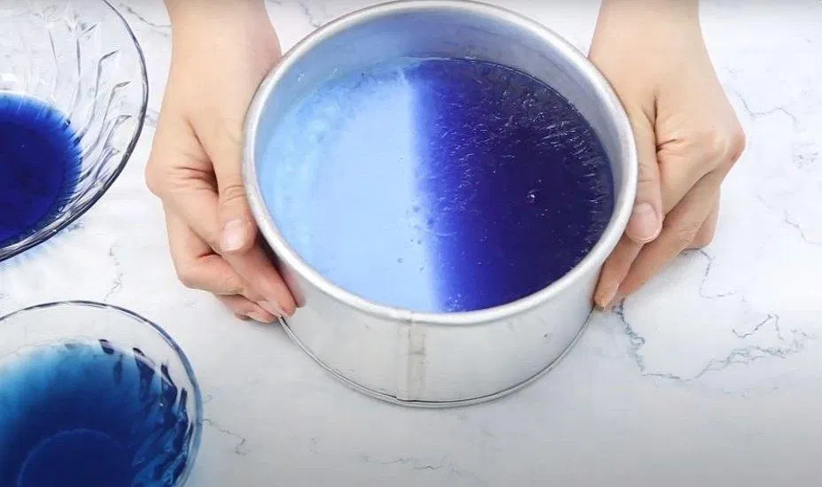 Làm lớp tráng gương với hai màu xanh biển (Nguồn: Internet)