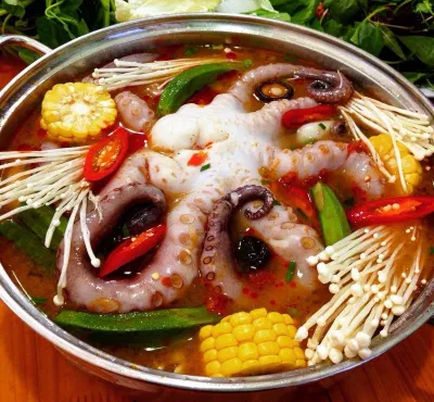 Lẩu mực khổng lồ, bạn nên thử khi đến Đà Lạt (ảnh Internet) Lẩu mực khổng lồ, bạn nên thử khi đến Đà Lạt (ảnh Internet)
