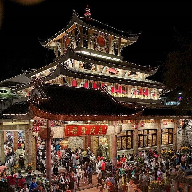 Miếu Bà Chúa Xứ thu hút rất nhiều người tới viếng hằng năm (Nguồn: Internet)