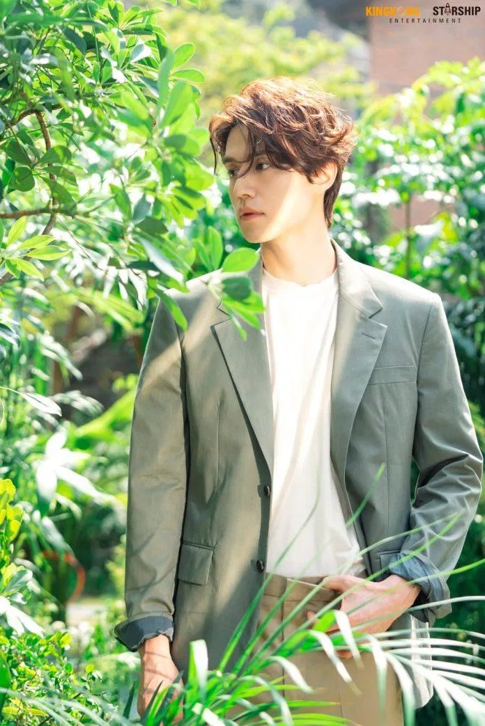 Phong thái lịch lãm ở Lee Dong Wook là điểm thu hút vô vàn fan nữ (Nguồn: Internet).
