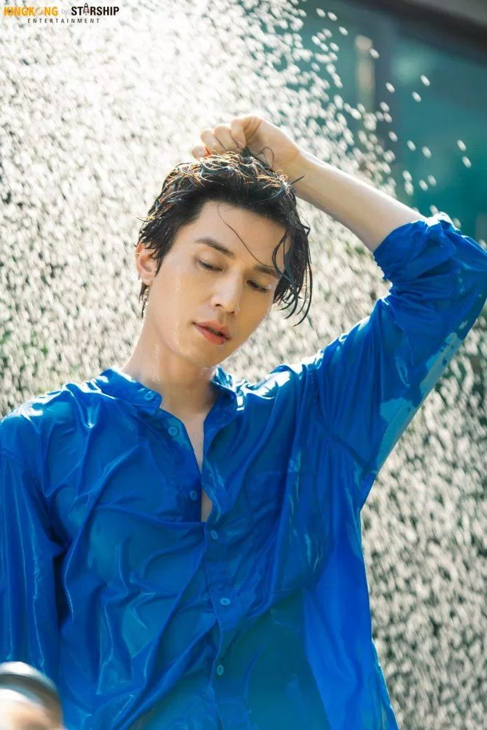 Vẻ ngoài điển trai của Lee Dong Wook dù dưới làn nước mùa hạ (Nguồn: Internet).