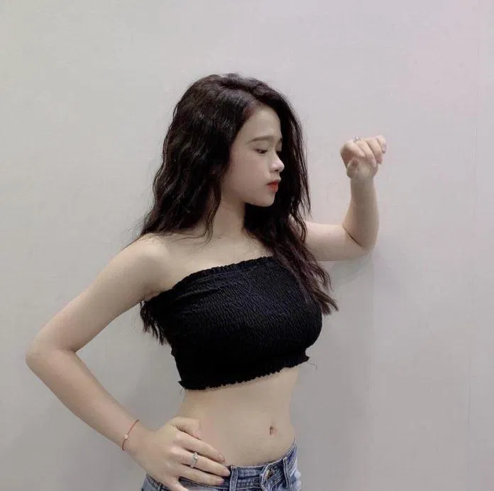 Linh Ka diện Croptop quây tự tin khoe vòng eo mà vẫn mang phong cách dễ thương