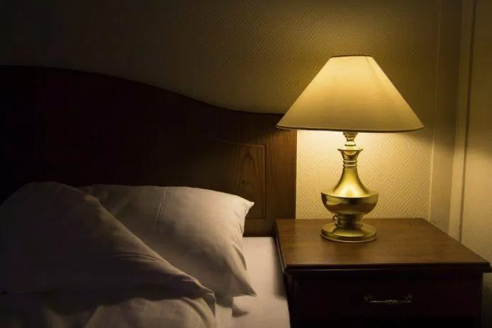 Muốn giảm cân thần tốc, hãy tắt đèn ngủ (Nguồn: Internet)