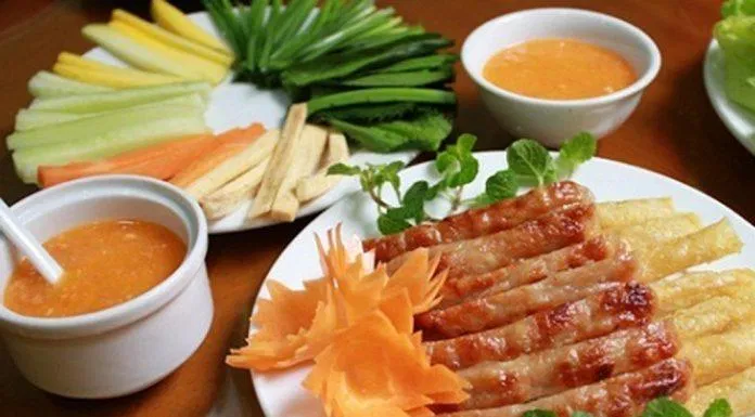Nem Nướng Ninh Hòa chính là món ăn mà nhất định bạn phải thưởng thức khi đến với Nha Trang (Ảnh: Internet).